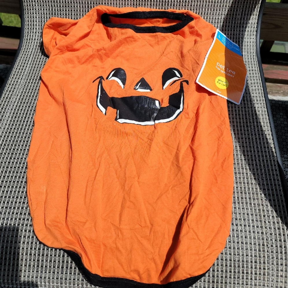 New pet tee